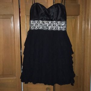 Arden B - formal black strapless dress